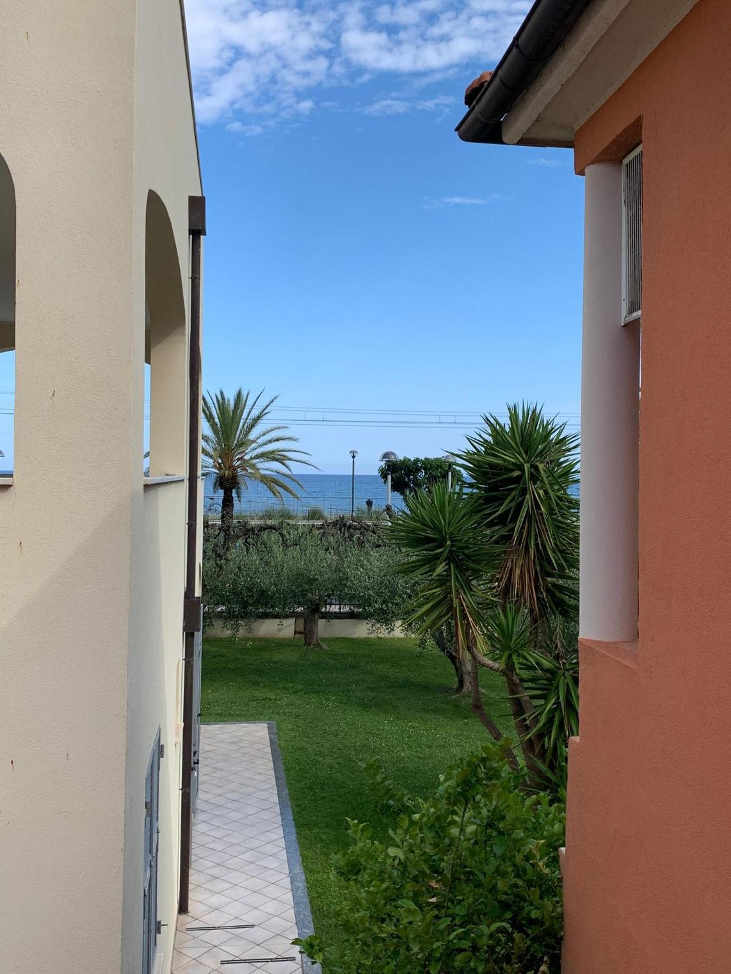 Residence Villa Carmen Fronte Mare A 50 Mt Pietra Ligure Ngoại thất bức ảnh