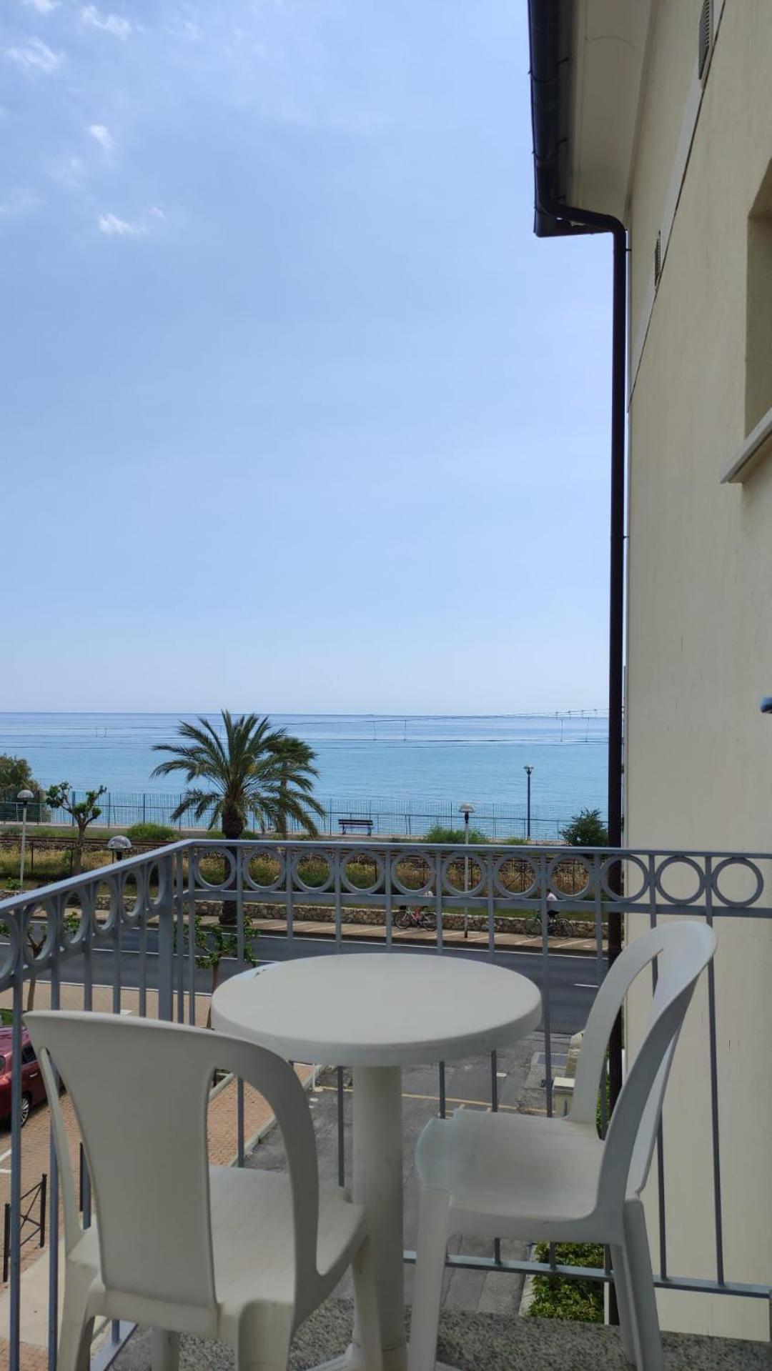 Residence Villa Carmen Fronte Mare A 50 Mt Pietra Ligure Ngoại thất bức ảnh