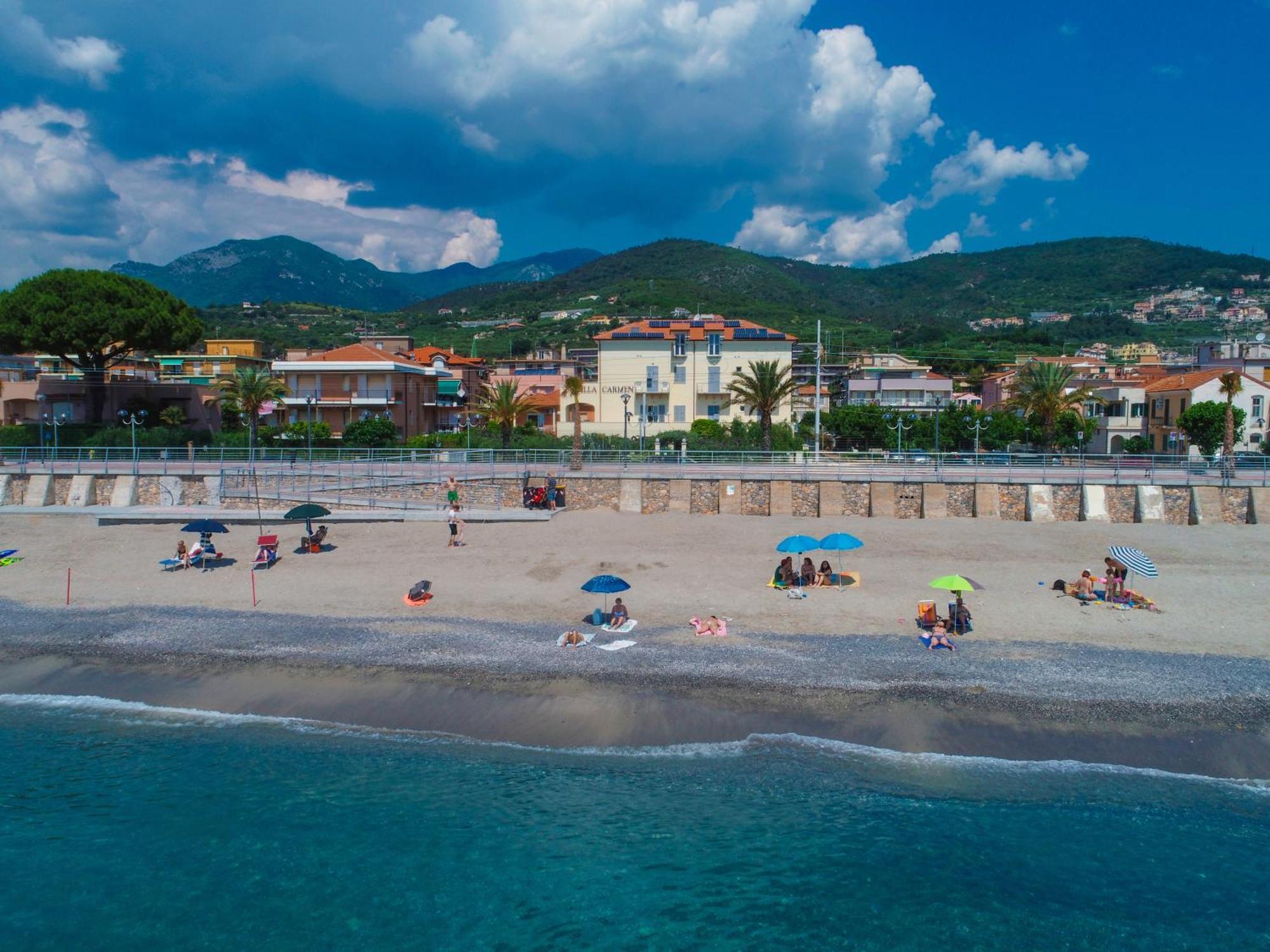Residence Villa Carmen Fronte Mare A 50 Mt Pietra Ligure Ngoại thất bức ảnh